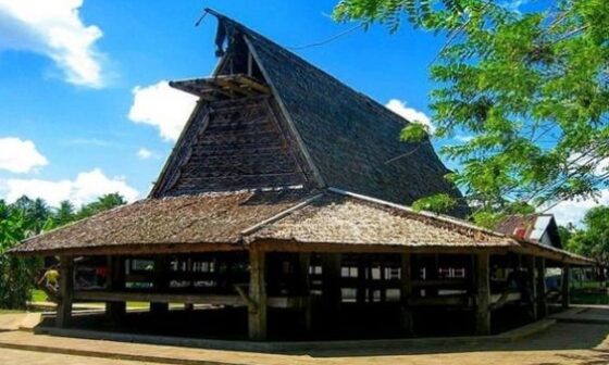 rumah adat indonesia maluku
